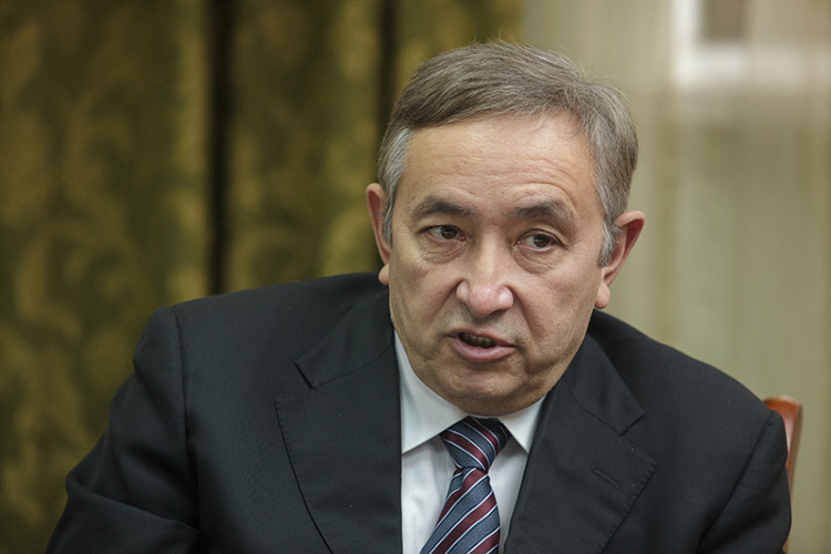 Ринат Абдуллин, до которого дозвонился журналист «БИЗНЕС Online», ответил, что земельными вопросами в компании занимается исполнительный орган &mdash; директор общества, ему и нужно адресовать все вопросы