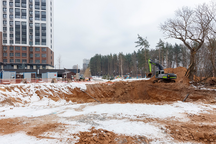 Многих инвесторов вводит в ступор дисконт, который теперь могут дать некоторые застройщики по мере строительства дома. Логика должна быть такая: на этапе котлована цена квадратного метра самая низкая &mdash; это такая скидка за риск ожидания