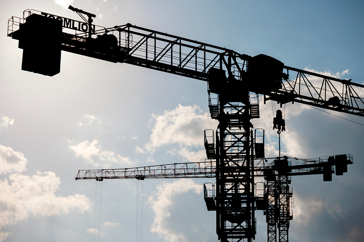 «Сейчас поведение стало намного менее определенным. На встречах в офисах продаж все чаще слышим: „Пока не решили: может, оставим себе, может, будем сдавать, может, продадим. Посмотрим по ситуации“. Это уже не столько инвестиционная стратегия, сколько реакция на общую неопределенность»