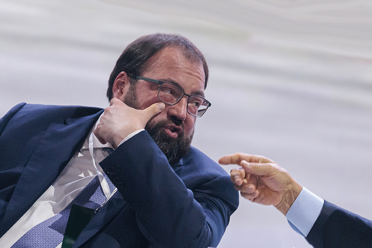 Максут Шадаев: «Мы хотим решить эту задачу с минимальными последствиями и обременениями для пользователей»