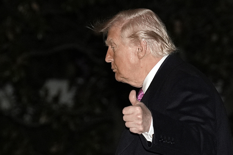 Дональд Трамп утверждает, что Вашингтон ведет переговоры с «новыми, более разумными» властями Ирана о завершении вооруженного конфликта и угрожает бить по иранским энергетическим объектам, включая остров Харк, в случае срыва мирной сделки с Исламской Республикой