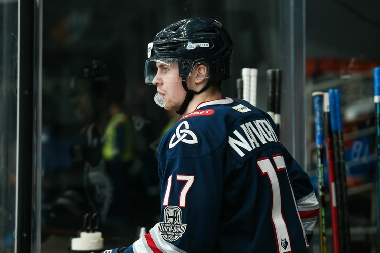 Матвей Надворный забрал победную шайбу и «сорвал» обычай «Авангарда»