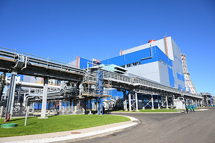 Высокими зарплатными предложениями, по нашим данным, переманивает энергетиков и «Казаньоргсинтез», где в прошлом году начала работать ПГУ-250 МВт