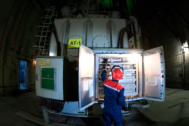 По данным hh.ru, медианная зарплата инженеров-энергетиков в Татарстане в феврале 2026 года составила 100 тыс. рублей, электромонтажников &mdash; 97,5 тыс. рублей