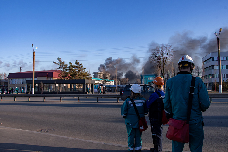 «Он позвонил после взрыва, но связь оборвалась…»: на НКНХ пропали без вести 9 человек