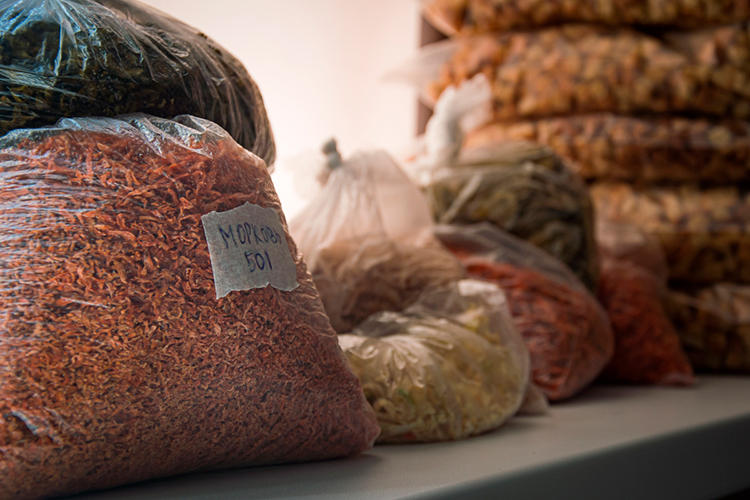 Что касается массового применения, то, несомненно, в бою спасают произведенные в Татарстане масксети, сухие супы и т. д., которые идут на фронт тысячами в год