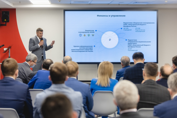 В тройку лидеров входит «БАРС Груп» с контрактами на 793,8 млн рублей