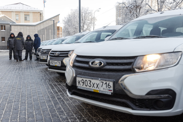 «Татлизинг» также подставляет плечо чиновникам в смежных вопросах: так, минстрой РТ в очередной раз отказал себе в покупке автомобилей, предпочтя арендовать их у «Татлизинга» за 6,1 млн рублей