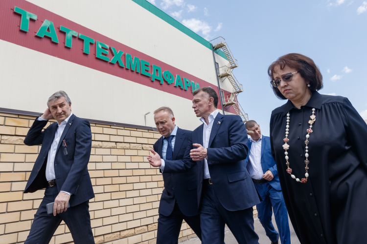 «Таттехмедфарм» под руководством Олега Акберова за январь – март подписал 319 договоров на 3,4 млрд рублей