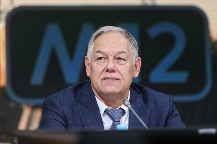 Вячеслав Петушенко: «Мы говорим, что мы строим не дорогу &mdash; мы строим инфраструктурную услугу. Все трассы без единого рубля из бюджета, обеспечены связью на 100 процентов. Если трассу Москва-Санкт-Петербург нам пришлось „догонять“, то трассу Казань &mdash; Москва М12 сразу же запустили со 100-процентной связью»