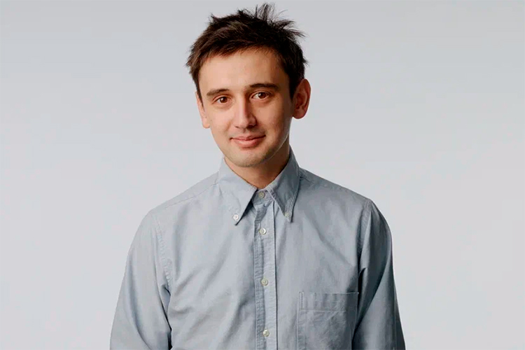 Искандер Шайхутдинов: «Картины дружеских связей» &mdash; это фильм не про сюжет. Важно уточнить, что смотреть его стоит не как блокбастер или аттракцион. Здесь тихое кино &mdash; про атмосферу, ощущение времени, попытку удержать отдельные моменты, разговоры, встречи»