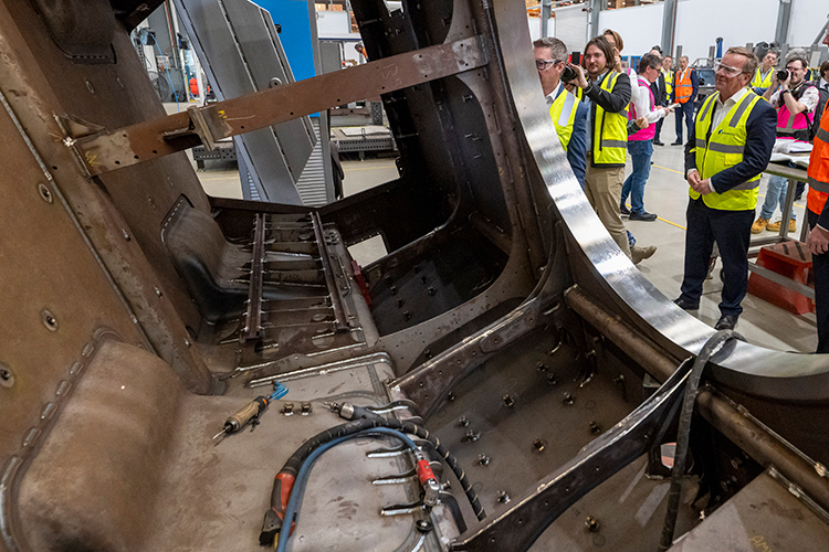 Савик Шустер обличает немецкий оружейный концерн Rheinmetall, показывая с любопытной стороны его слабые стороны