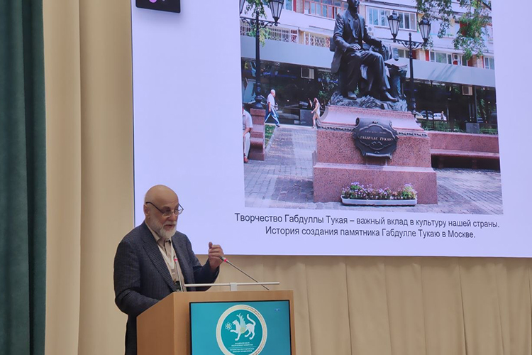 Среди гостей был один из самых известных современных скульпторов страны Салават Щербаков &mdash; автор памятника Тукаю в Москве