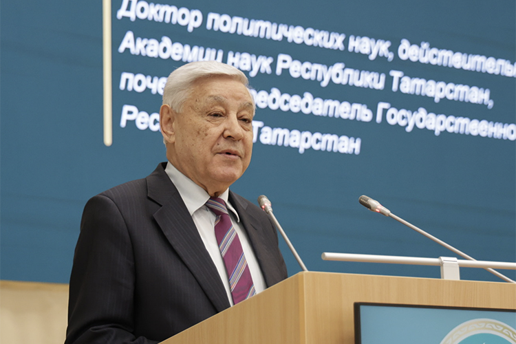 Открывая пленарную часть, Фарид Хайруллович подробно остановился на том, как республика отмечает 140-летие со дня рождения Тукая
