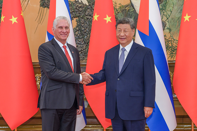 «В отличие от РФ, Поднебесная действительно много инвестировала в Кубу. Почти наверняка Китай имеет там радиоэлектронную разведку против США и, предположительно, совместный военный учебный центр»