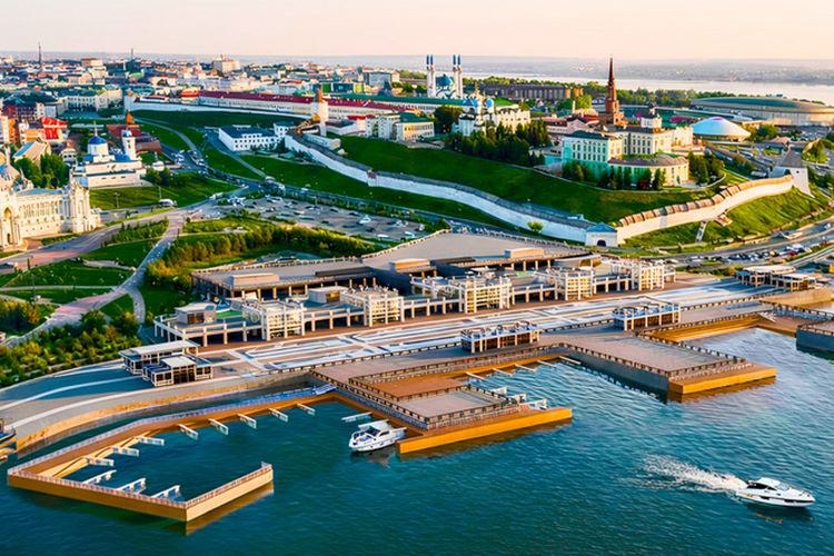 «Дело хорошее, но довольно рискованное»: кто замахнулся пристроить три понтона к Кремлевской набережной