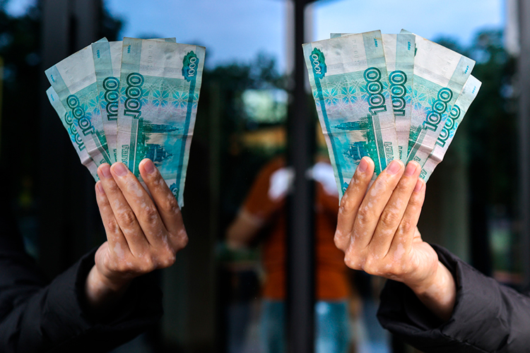 Всегда резервно лучше иметь какую-то сумму наличных