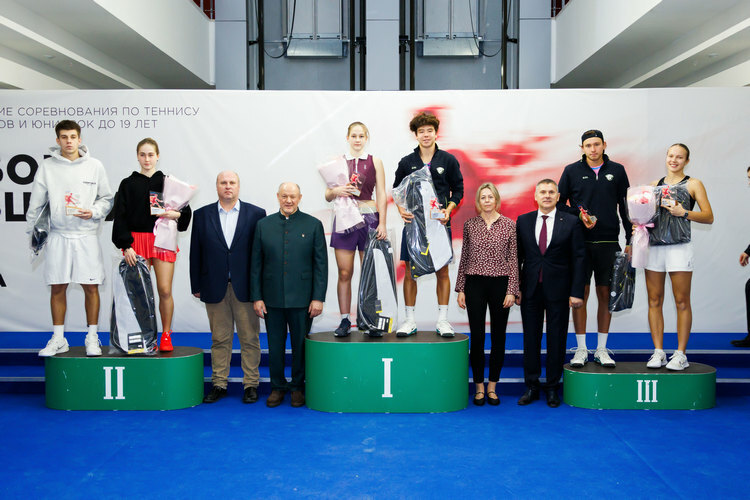 Победители Кубка Ельцина на церемонии награждения