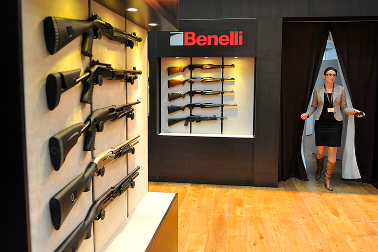 Сейчас ружье марки Benelli может обойтись до 300 тыс. рублей, и на прилавках их практически нет