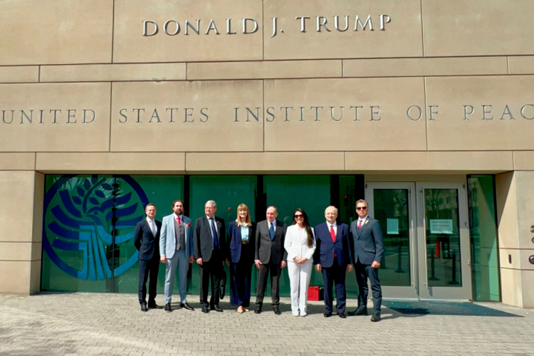 «В тот момент, когда мы приземлились в США, санкции с нас были сняты. Как только мы взлетели, покидая Америку после трехдневного визита, санкции тут же восстановились и снова заработали»