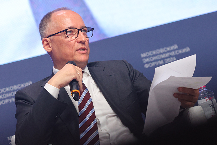 «Россия будет, как в 60–80-е годы прошлого века, одним из технологических лидеров, где пишутся фантастические книги, а потом эту фантастику пытаются воплотить в жизнь»