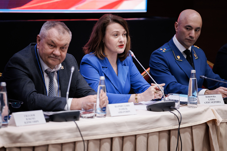  <font color="#242424">Какие бы мессенджеры ни вводили, возникают все новые формы и способы обмана, и регулирования пока недостаточно, говорит Рамиль Шарифуллин</font> 