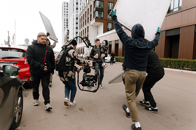 «За любым сильным результатом по-прежнему стоит системная работа команды. В Zilant Pro мы, например, бесплатно помогаем клиентам на старте: разбираем задачу, разрабатываем креативные концепции и идеи, просчитываем смету и предлагаем оптимальное решение под цели и бюджет»