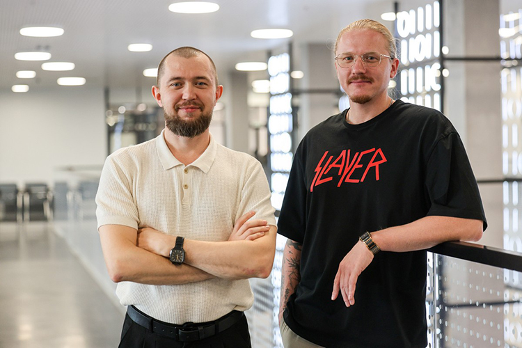 На фоне блокировок снискал популярность форк «Телеграма» Telega от Фаниса Садыкова (слева) и Александра Смирнова. Весной 2026-го клиент вышел на первое место в Google Play, а аудитория проекта превысила 5 млн пользователей