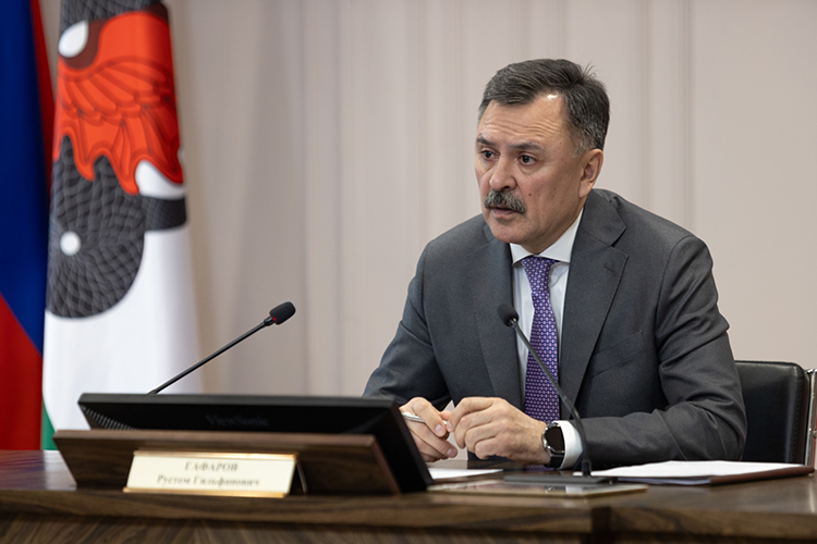 Рустем Гафаров: «Пока, слава богу, город не плывет. Если бы мы не вывезли за зиму более 1,7 миллиона тонн снега, Казань реально могла бы оказаться в огромной глубокой луже&hellip;»