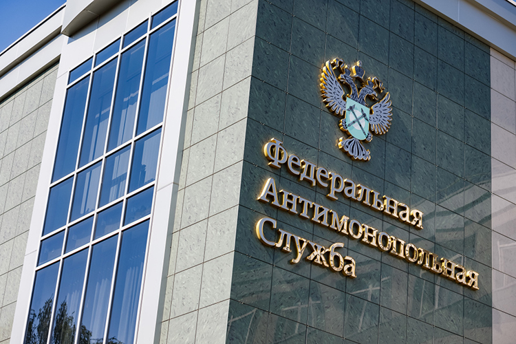 Представителей УФАС удивило то, насколько часто госзаказчики вместо открытых торгов, в которых может принять участие неограниченное количество участников, келейно сами выбирают себе единственного поставщика тех или иных товаров или услуг