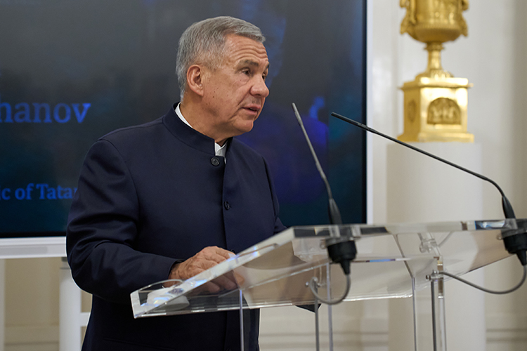 По мнению раиса РТ, на второй план ушла, но «никуда не делась» проблема палестино-израильского конфликта, где началась гуманитарная катастрофа. Также Минниханов осудил то, что Израиль закрыл мечеть Аль-Акса