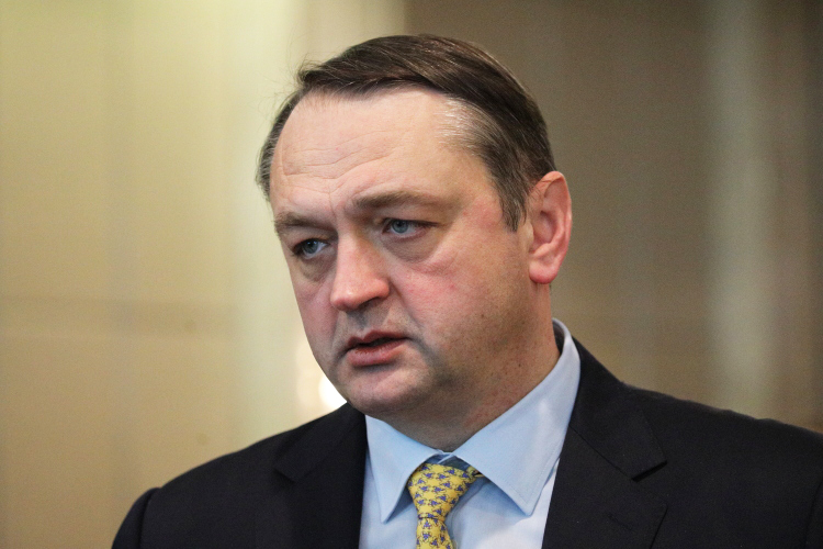 Интервью Мигаля появилось вскоре после того, как стало известно, что КАМАЗ рассматривает вариант с 1 июня перейти на четырехдневный формат работы, как это уже было в прошлом году