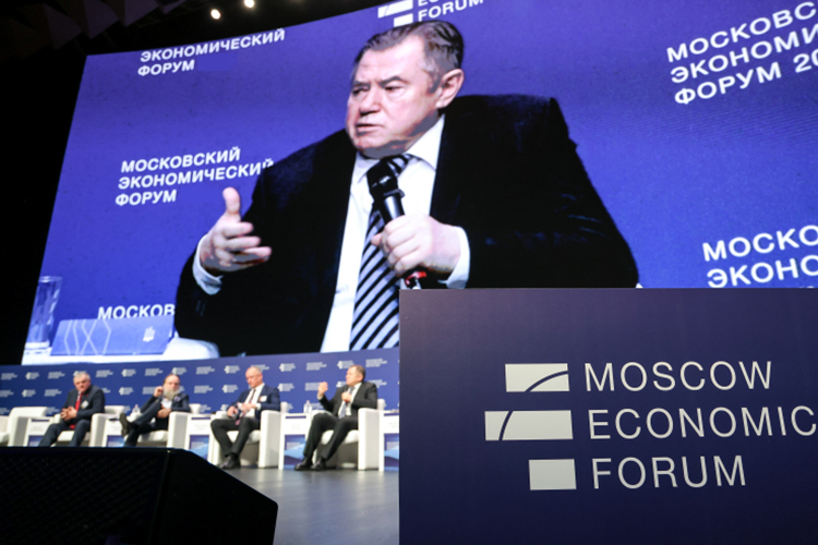 «Мы идем к беде – двузначному падению экономики!»: рецепты спасения от МЭФ