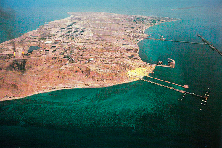 Днем во вторник США и Израиль впервые ударили по иранскому острову Харк, через который поставляется 90% иранской нефти