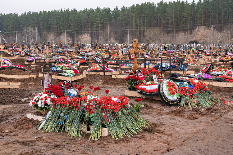 СИБУР уже объявил о щедрых выплатах семьям погибшим (по 10 млн рублей &mdash; рекордная сумма для России). Холдинг обещает также сформировать программу поддержки детей жертв аварии до их совершеннолетия. Но, кажется, что «должок» у компании есть не только перед своими сотрудниками, но и перед горожанами, которые живут, как теперь особенно очевидно, «на пороховой бочке»