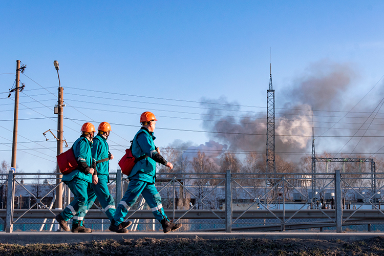 Видимо, в этот раз что-то пошло не так, и в каких-то узлах производственной цепочки (или системе трубопроводов) остались полупродукты со злосчастным нефрасом