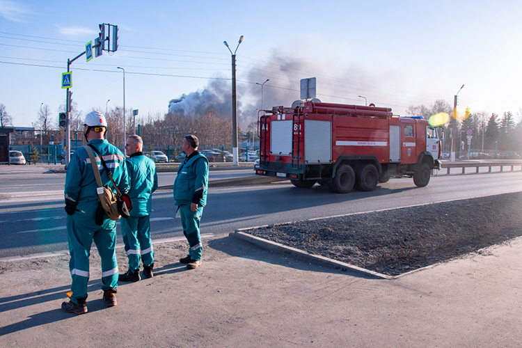 Буквально через минуту после срабатывания сигнализации к зданию приехал экипаж пожарной части