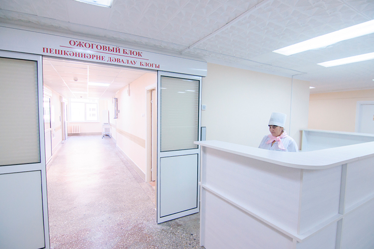 В августе 2019-го в местной ЦРБ открыли ожоговое отделение на 6 коек, в которое НКНХ вложил 113 млн рублей