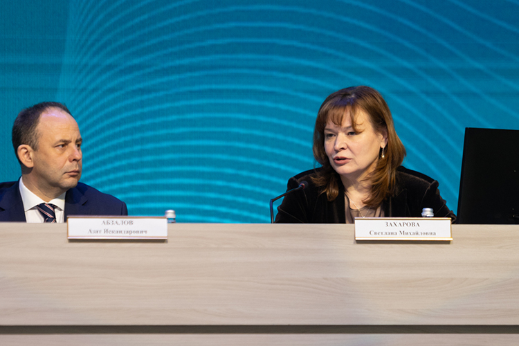 По мнению Светланы Захаровой, необходимо лучше информировать детей и их родителей о близлежащих кружках и секциях дополнительного образования &mdash; а трудных подростков привлекать к занятиям в них не разово, а на регулярной основе