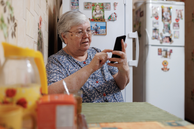 Раньше очень часто врали, что помогут сохранить ипотечное имущество. Прямо загоняли бабушек с ипотеками в процедуры, обещали, что спишут долги, а в итоге недвижимость продавалась, люди оставались на улице