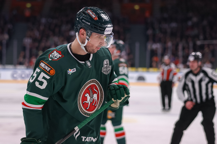 Хмелевский знает и умеет реализовывать моменты