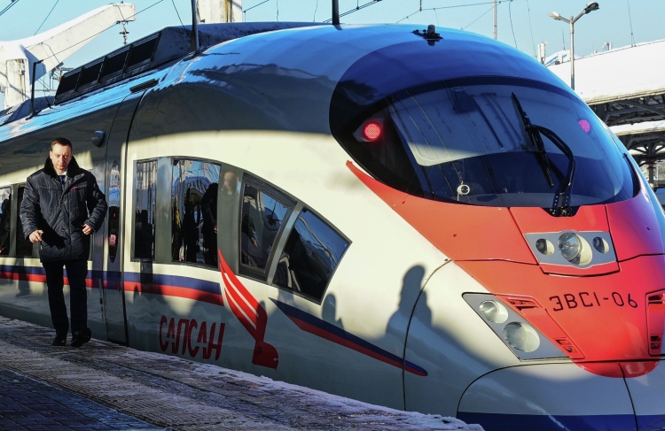 Предполагалось, что магистраль позволила бы сократить время в пути между Казанью и Москвой с 11,5 до 3,5 часа