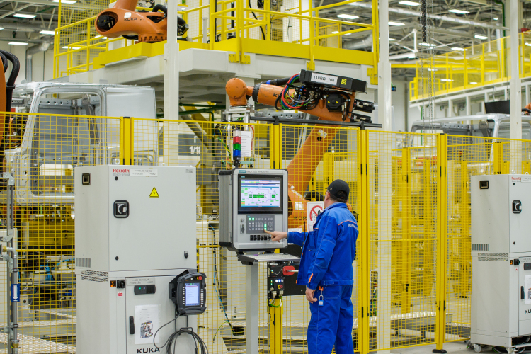 «Цифровая трансформация для автомобильной отрасли &mdash; это прежде всего то, как появившиеся и ставшие экономически доступными технологии влияют на конечный продукт»