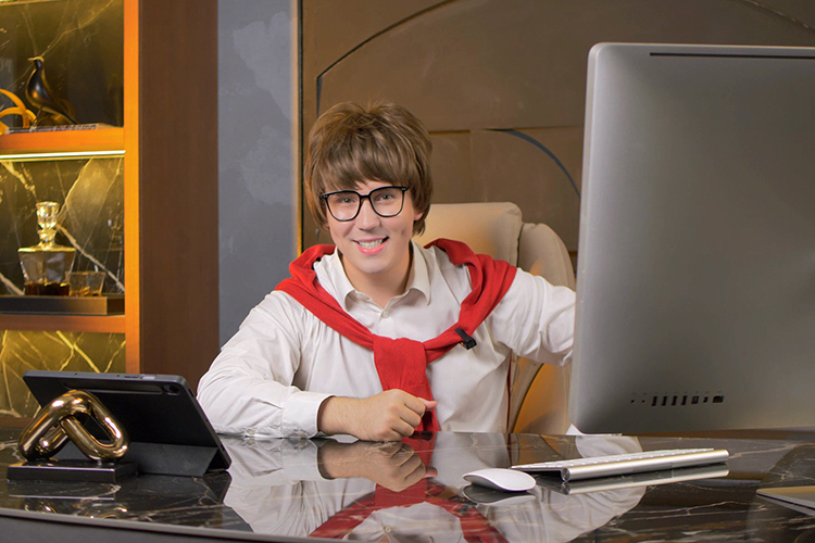 Илья Тарасов: «Вплоть до окончания 11-го класса я был уверен, что мой дальнейший путь будет в сфере театральной деятельности, искусства. Для этого была уже готова почва»