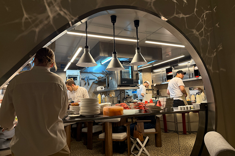 Меню Sea Salt конкретное &mdash; бренд-шеф сети Эльдар Хахоков выстроил его с четкой иерархией