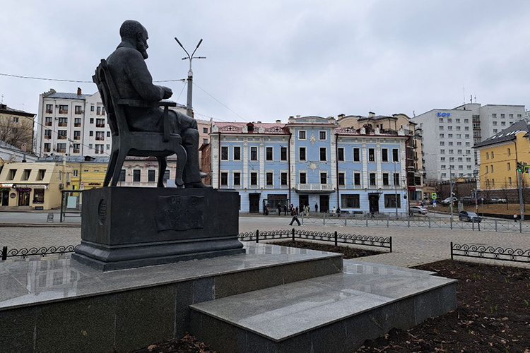 Некоторую сложность для проектировщиков представляет памятник Бутлерову &mdash; это объект культурного наследия