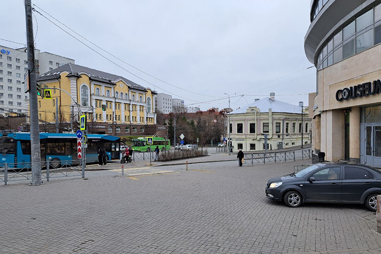 Из территории, сейчас по большей части использующейся в качестве транзита в парк, планируется создать, рекреационную зону, которая станет «самостоятельной точкой притяжения», передает портал kzn.ru