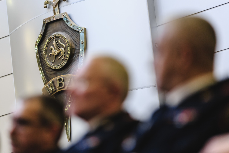 Федотов провел яркую карьеру и прошел все ступени в органах внутренних дел: начинал водителем, потом служил инспектором, а затем в Автозаводском районе Челнов познакомился с Искандером Галимовым