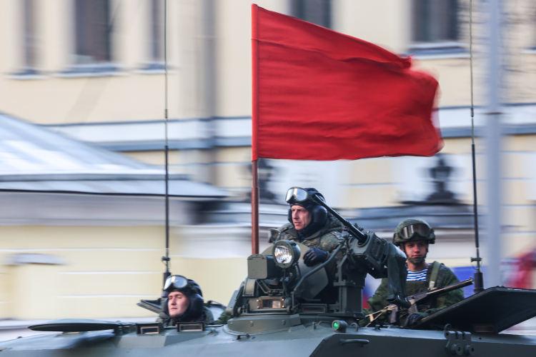 Чиновники попытаются увести активность в онлайн и компенсировать отмену парада в интернете