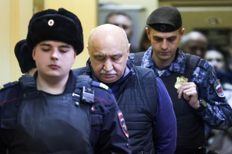 Учитывая медлительность бюрократической машины столичных судов, до недавнего времени Гафуров продолжал оставаться в московском СИЗО, ожидая этапирования